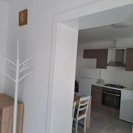 Jana Apartment *